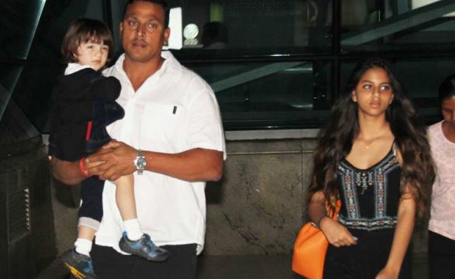 Suhana AbRam at airport