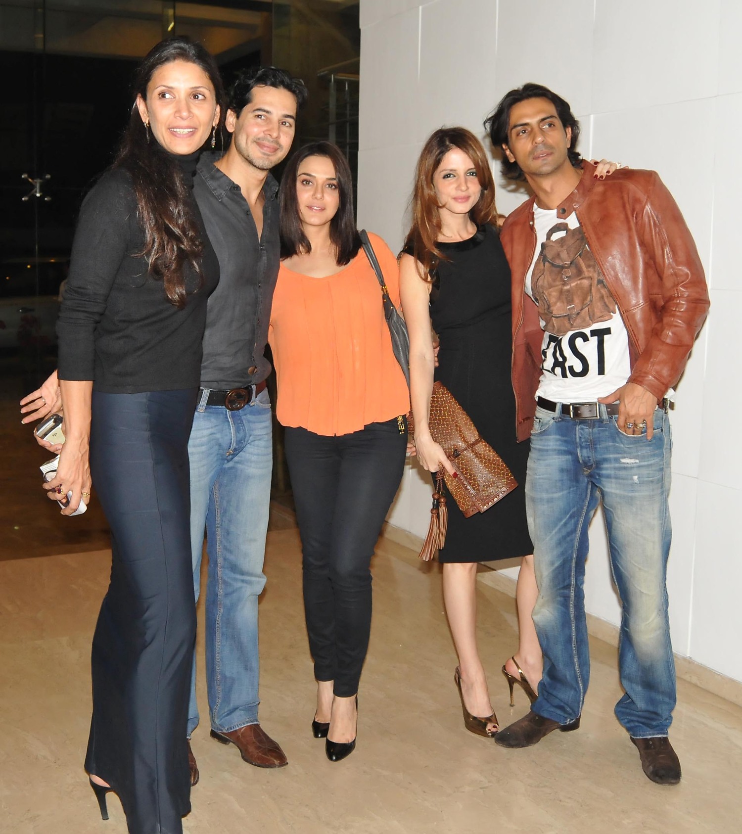 Arjun Rampal and Sussane Khan chilling together.
