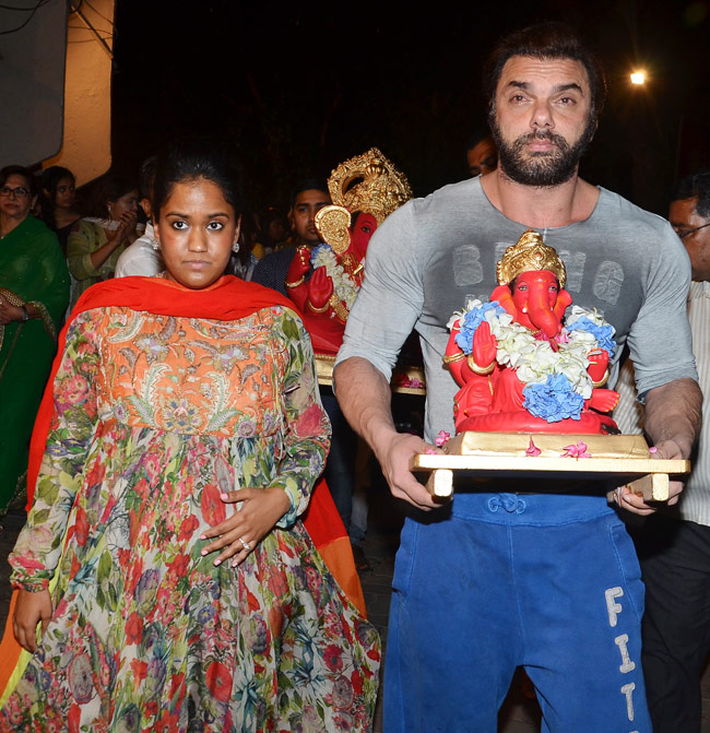 Arpita Khan flaunting her cute baby bump.