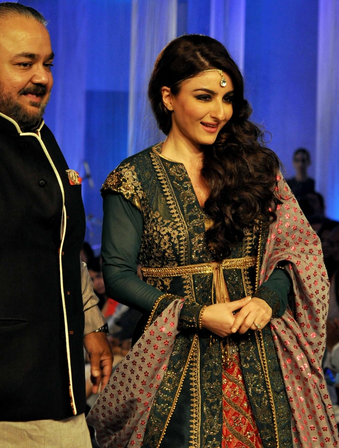 Soha Ali Khan donned the finale design for JJ Valaya at Blenders Pride Fashion Tour.