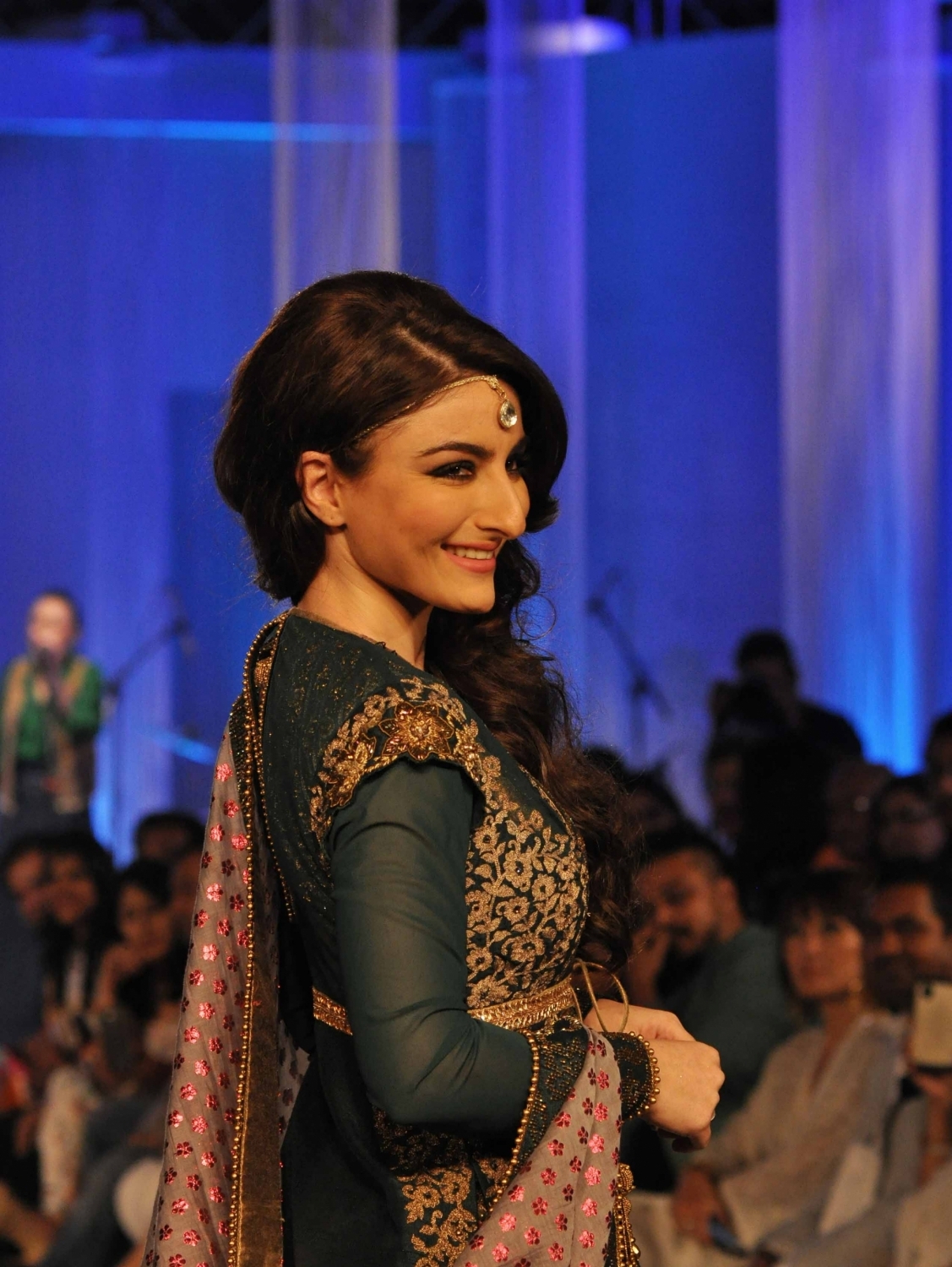 Soha Ali Khan donned the finale design for JJ Valaya at Blenders Pride Fashion Tour.