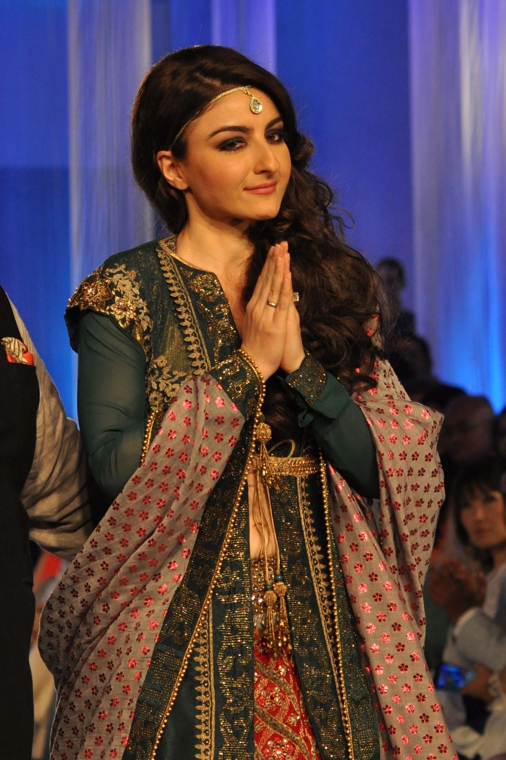 Soha Ali Khan donned the finale design for JJ Valaya at Blenders Pride Fashion Tour.