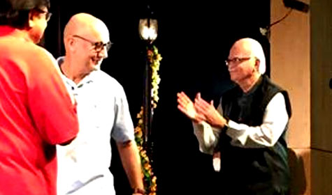 Anupam Kher y L.K. Advani'
