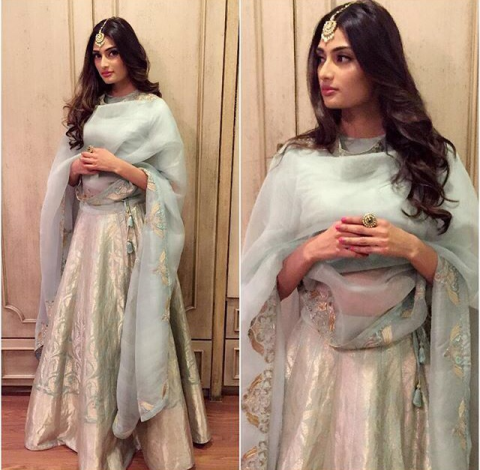 Athiya Shetty looks stunning in this designer lehenga.