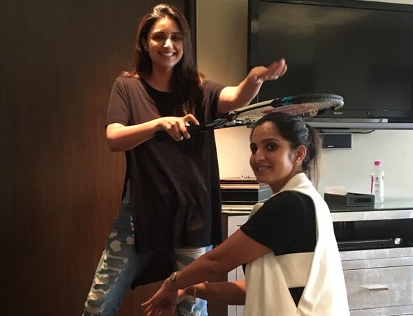 Parineeti Chopra gives 'ashirwad' to Sania Mirza
