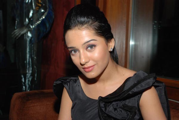 Amrita Rao down with viral infection