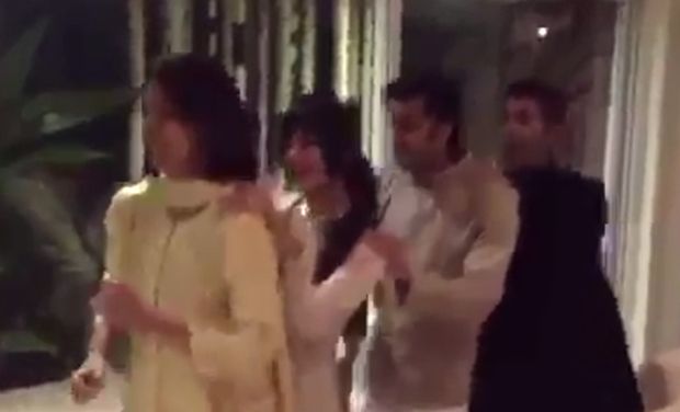 Watch - Ranbir Kapoor's mom dancing to the Matargashti tunes