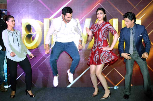Varun Dhawan, Kriti Sanon at Dilwale event