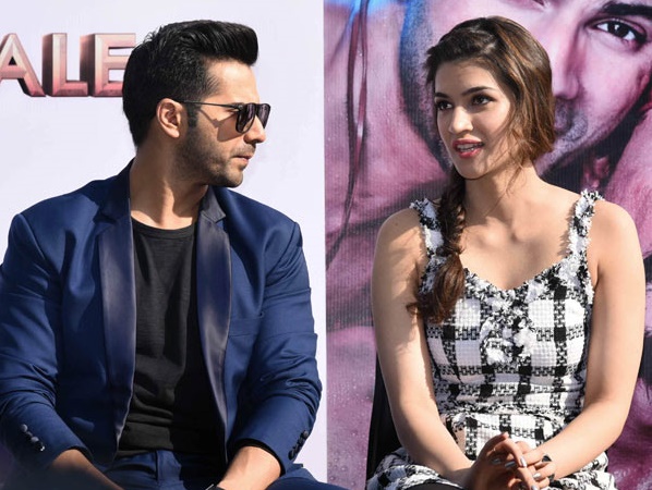 Varun Dhawan and Kriti Sanon promoting Dilwale in Delhi