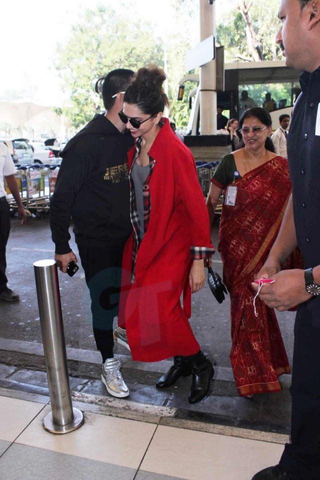 Deepika Padukone - Ranveer Singh at airport