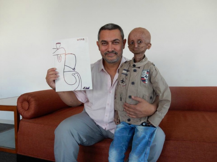 Aamir Khan gifted a painting by Nihal Bitla