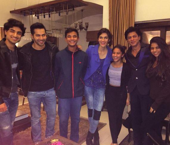 Varun Dhawan, Kriti Sanon, Suhana Khan and Shah Rukh Khan