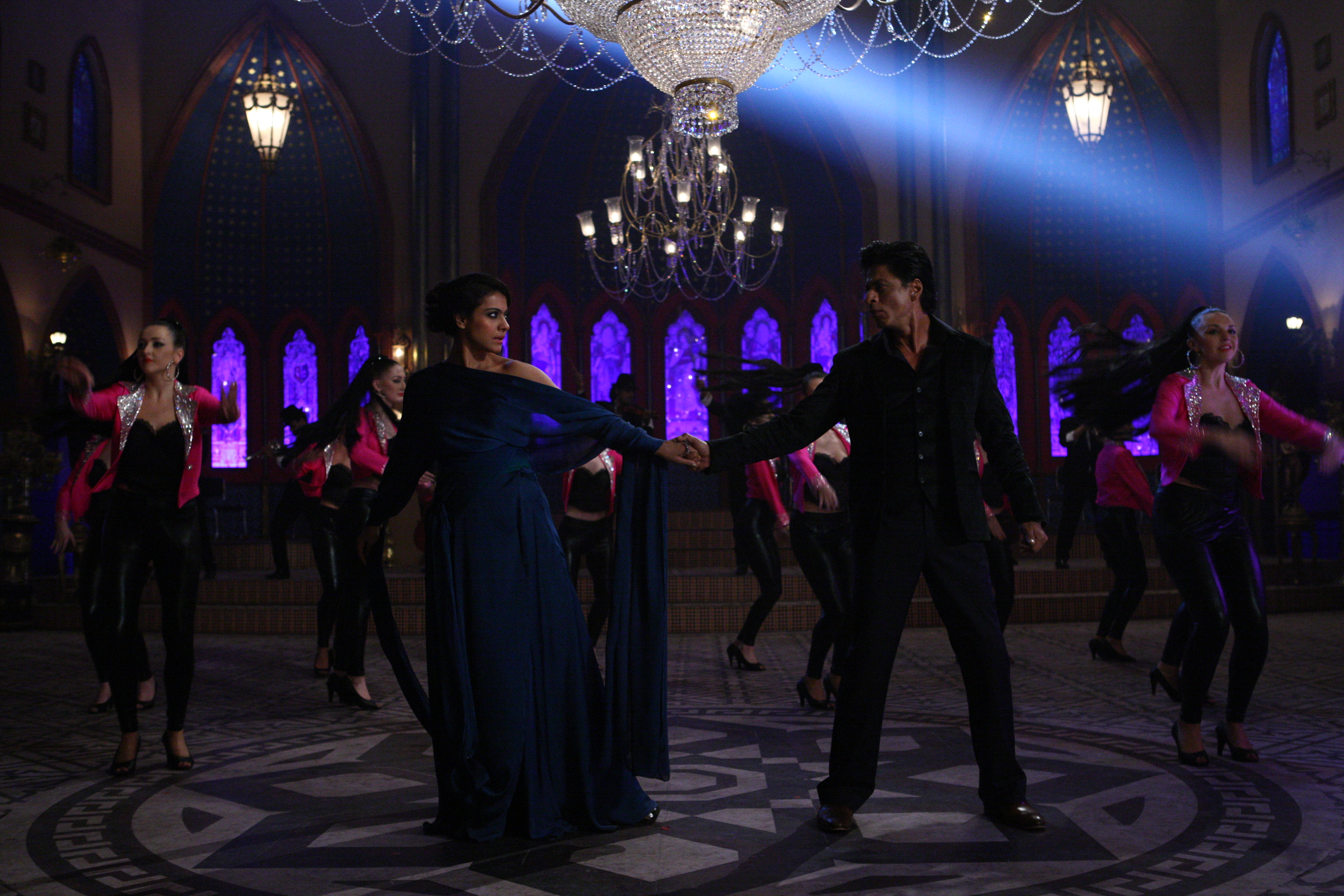 SRK Kajol in Dilwale Promo Still