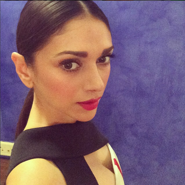 Aditi Rao Hydari sleek look