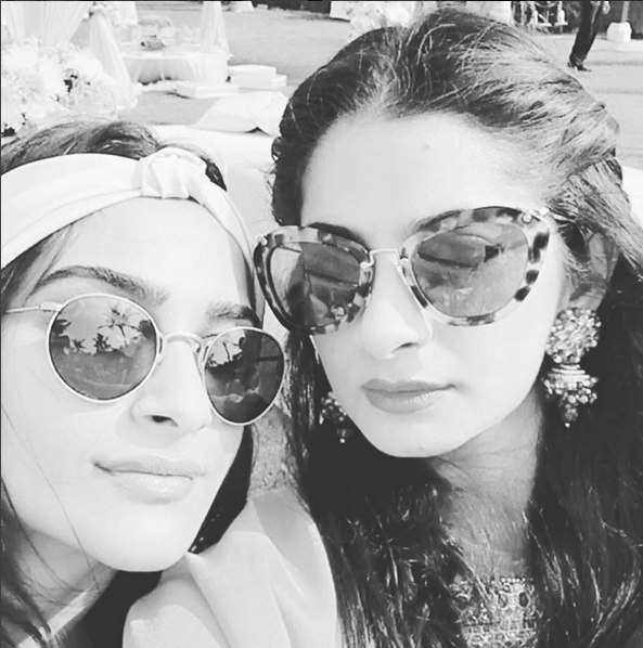 Sonam Kapoor selfie with rhea kapoor