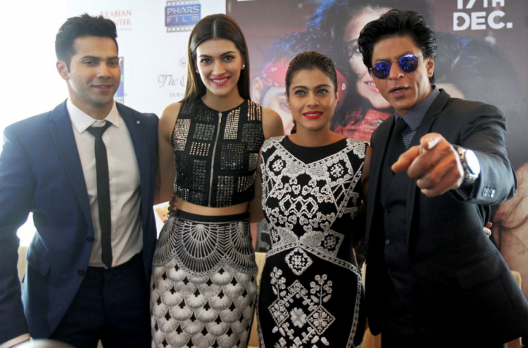 Shah Rukh Khan, Kajol, Varun Dhawan Kriti Sanon in Dubai