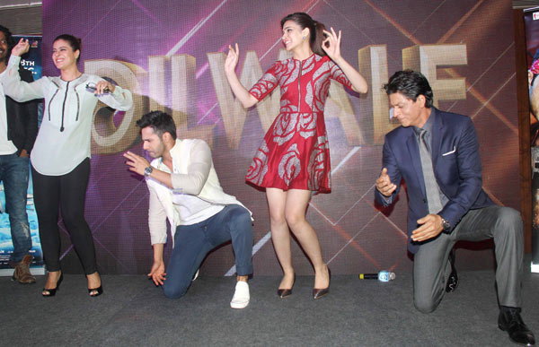 Varun Dhawan, SRK Kriti Sanon at Dilwale event