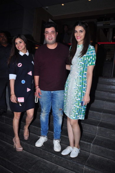 Varun Sharma & Kriti Sanon at Dilwale Premier launch