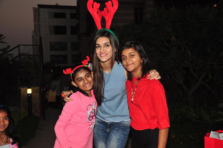 kriti sanon spreading festive cheer