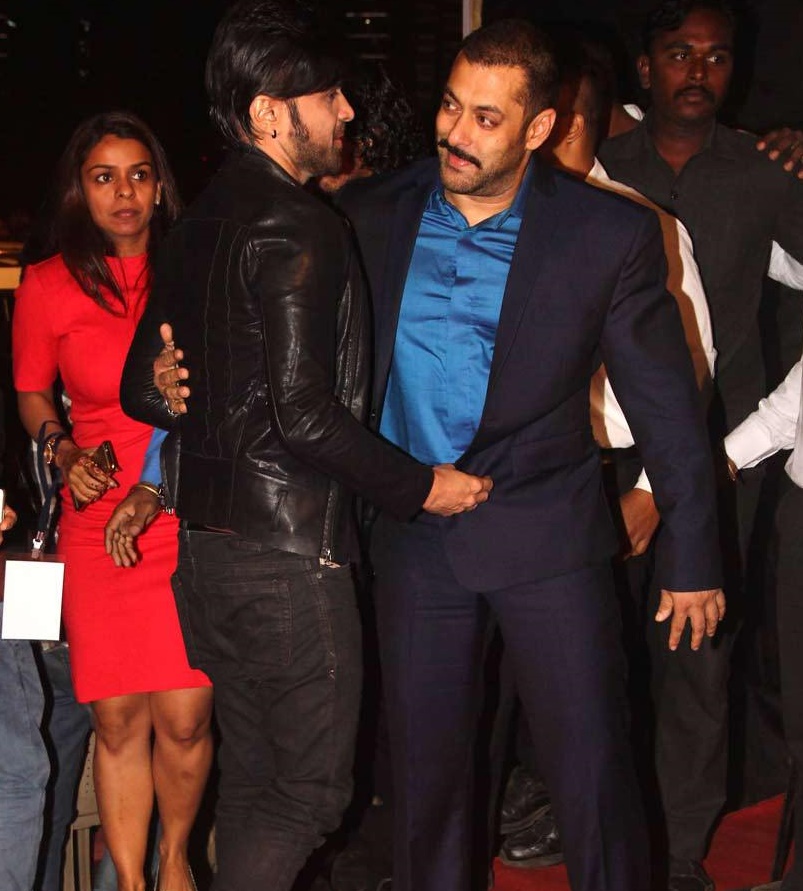 Salman Khan Himesh Reshammiya at Big Star Entertainment Awards 2015.