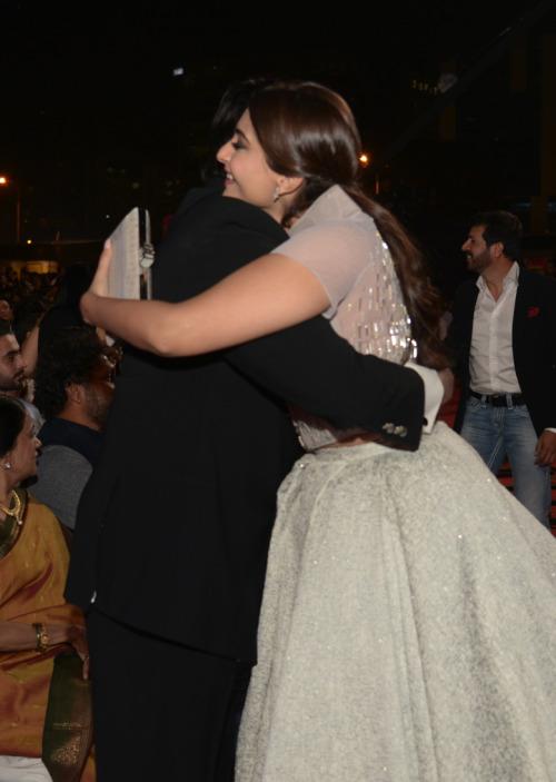 Amitabh Bachchan Sonam Kapoor at Big Star Entertainment Awards 2015.