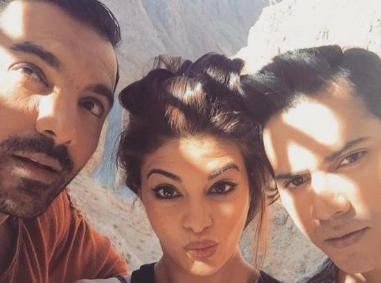 Varun Dhawan, Jacqueline Fernandez, John Abraham selfie moment