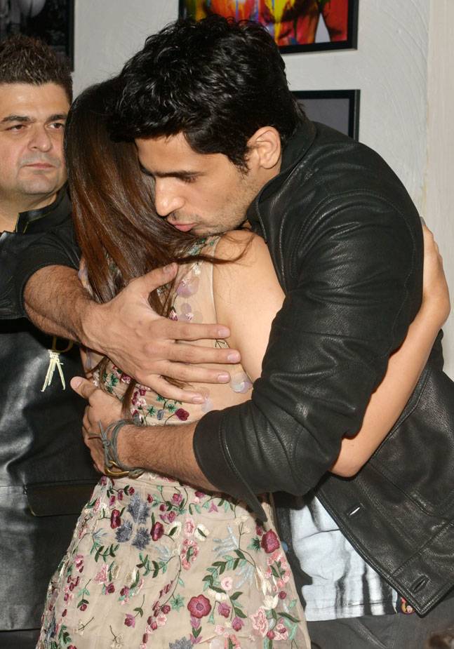 Alia Bhatt, Sidharth Malhotra hug