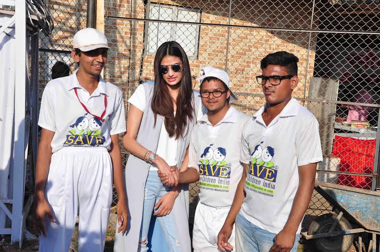 Athiya Shetty with fans