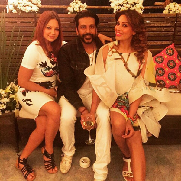 Bipasha Basu's White Themed Birthday Bash!