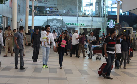 Riteish Deshmukh with Genelia and Rian at Mumbai airport