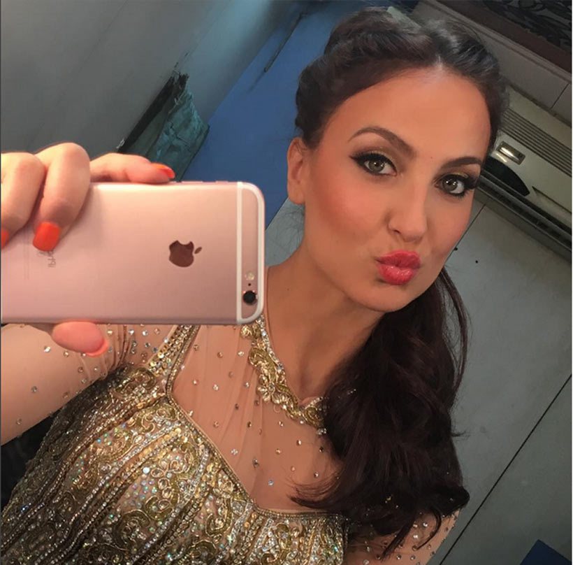 Elli Avram Selfie
