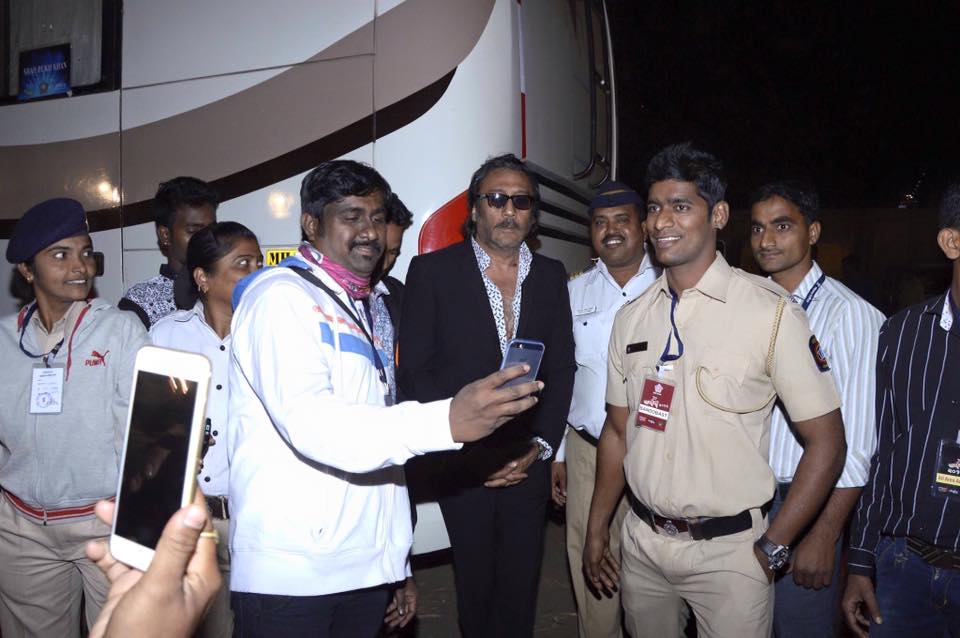 Jackie Shroff with fans at Umang 2016