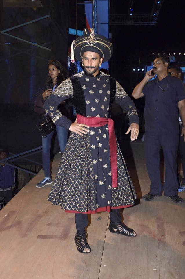 Ranveer Singh regal look at Umang