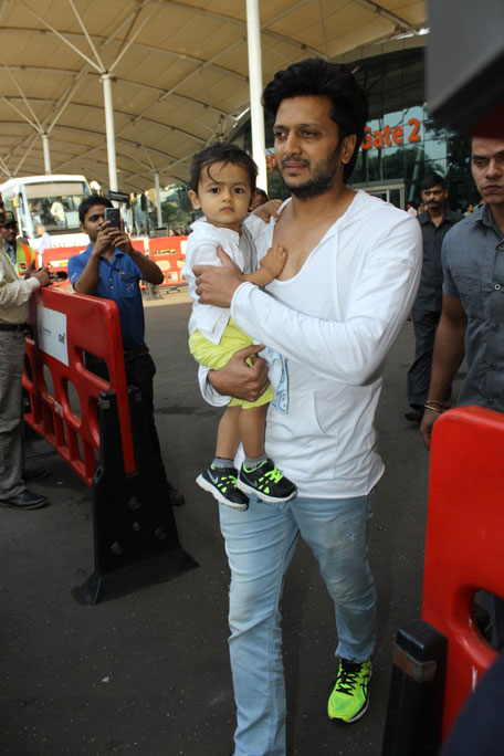 Riteish Deshmukh with Riaan Deshmukh at Mumbai airport