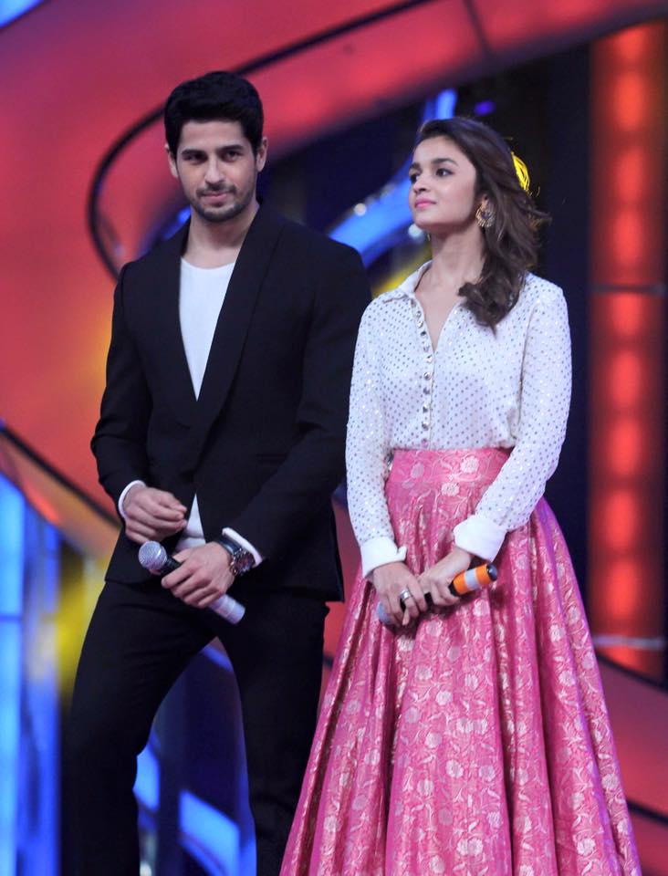 Sidharth Malhotra , Alia Bhatt on stage at at Umang 2016.