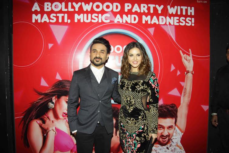 Sunny Leone, Vir Das strike a pose for media