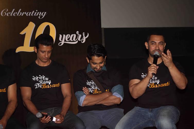 Team Rang De Basanti intercating with media at Rang De Basanti reunion