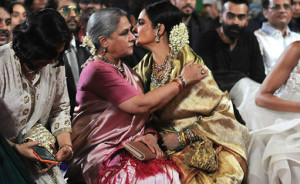 Check out: The Epic moment when Rekha hugged Jaya Bachchan, due to Amitabh Bachchan