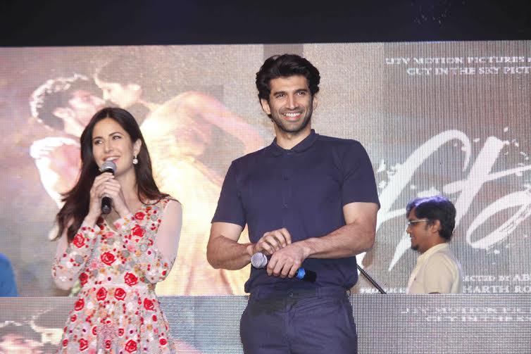 Katrina Kaif, Aditya Roy Kapur interacting with fans