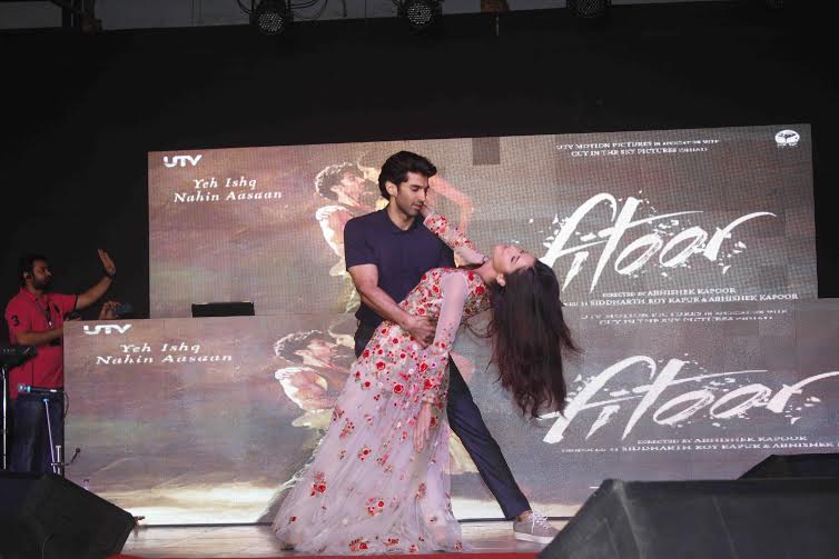 Katrina Kaif, Aditya Roy Kapur dancing at pro night