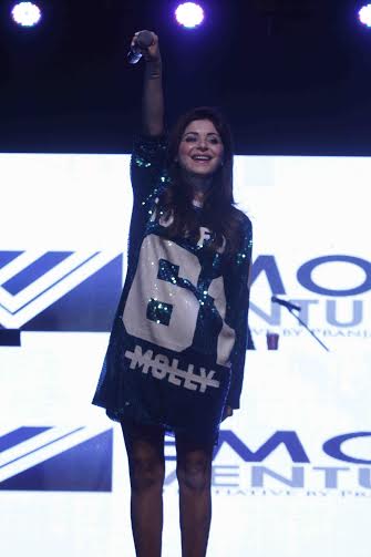 Bollywood singer Kanika Kapoor at at pro night of Mithibhai college