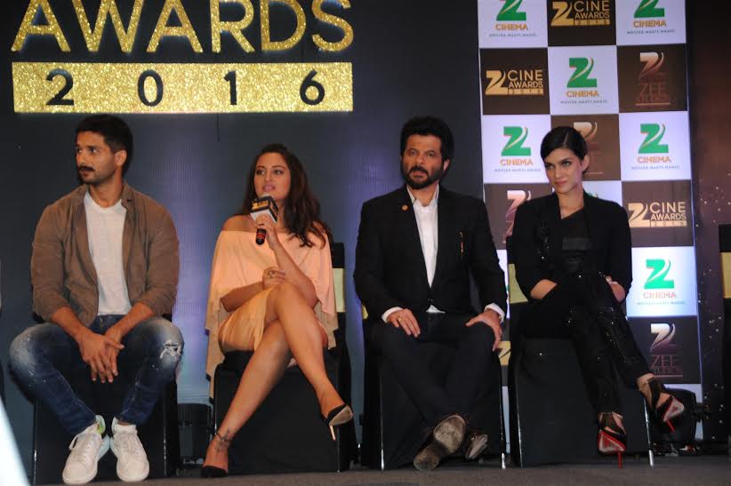 Anil Kapoor, Sonakshi Sinha and Kriti Sanon at award conference