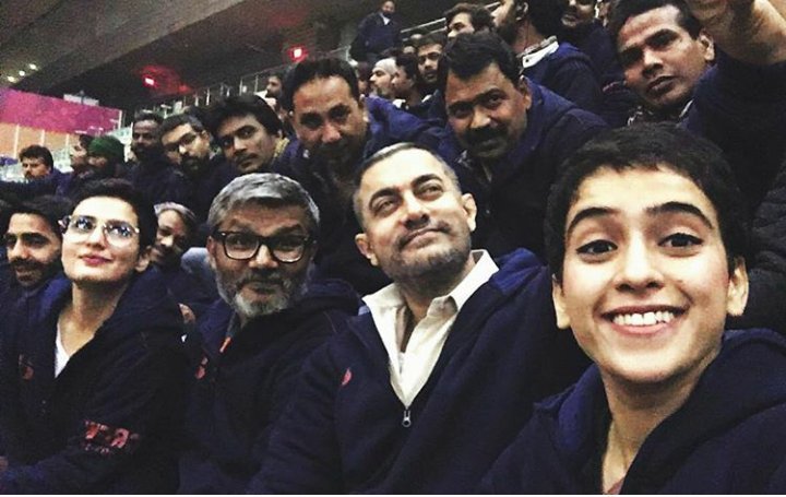 Spotted: Aamir Khan with his 'Dangal' daughters Fatima & Sanya