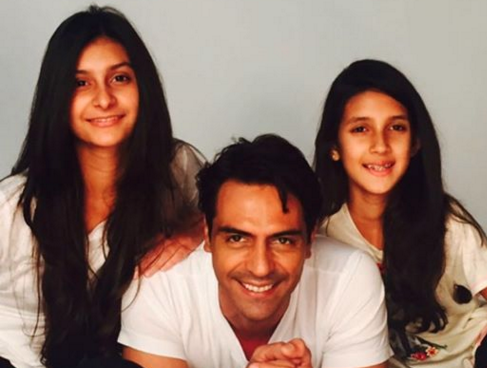 Arjun Rampal with daughters