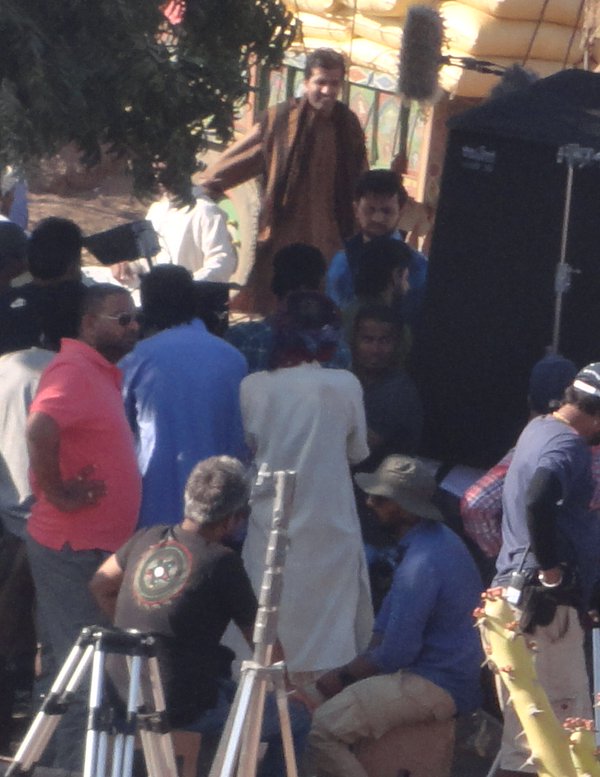 Shah Rukh Khan with Mohammed Zeeshan Ayyub on the sets of Raees