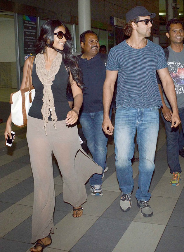 Hrithik roshan with Pooja Hegde at the Airport