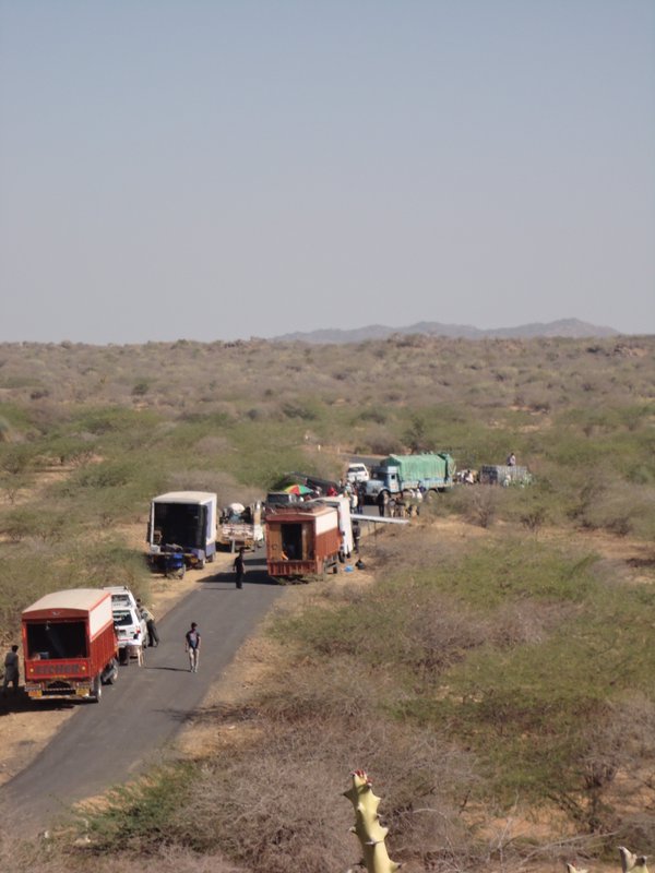 The shooting for smuggling of Liquor is going on the sets of Bhuj in Raees
