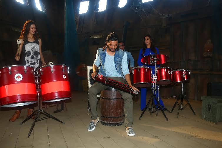 Riteish Deshmukh and Nargis Fakhri on the sets of 'Banjo'