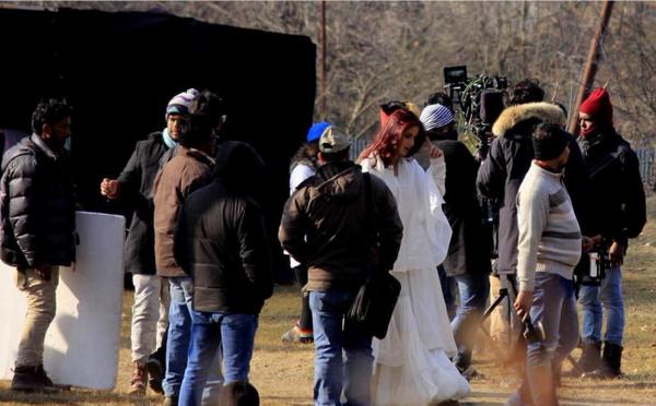 Team Fitoor shooting in Kashmir