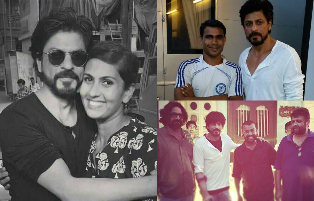 Spotted - Shah Rukh Khan with his fans on the sets of 'Raees'
